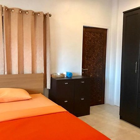 サムイ島 Hiranyika Cafe & Bedホステル エクステリア 写真
