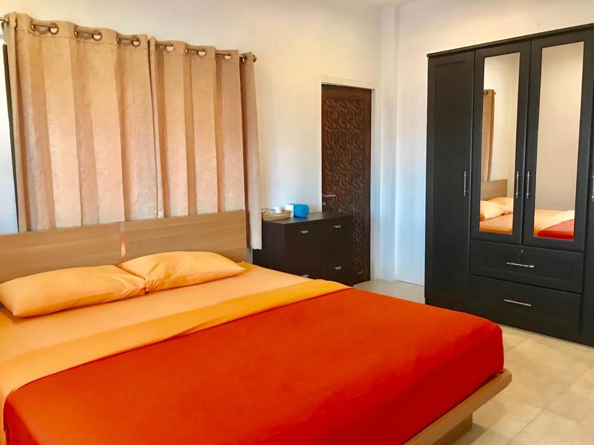 サムイ島 Hiranyika Cafe & Bedホステル エクステリア 写真