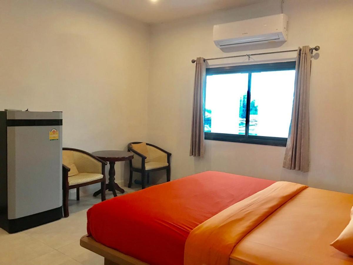 サムイ島 Hiranyika Cafe & Bedホステル エクステリア 写真