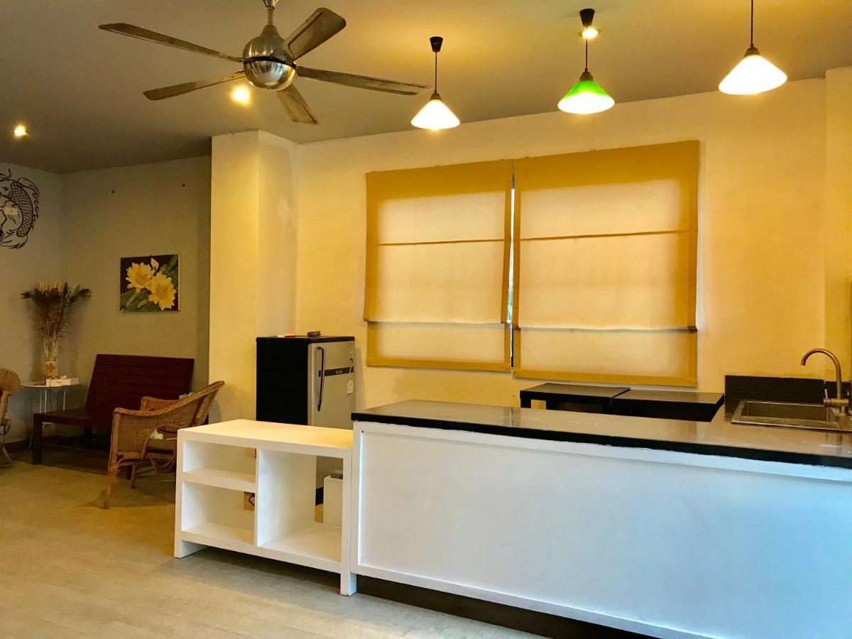 サムイ島 Hiranyika Cafe & Bedホステル エクステリア 写真
