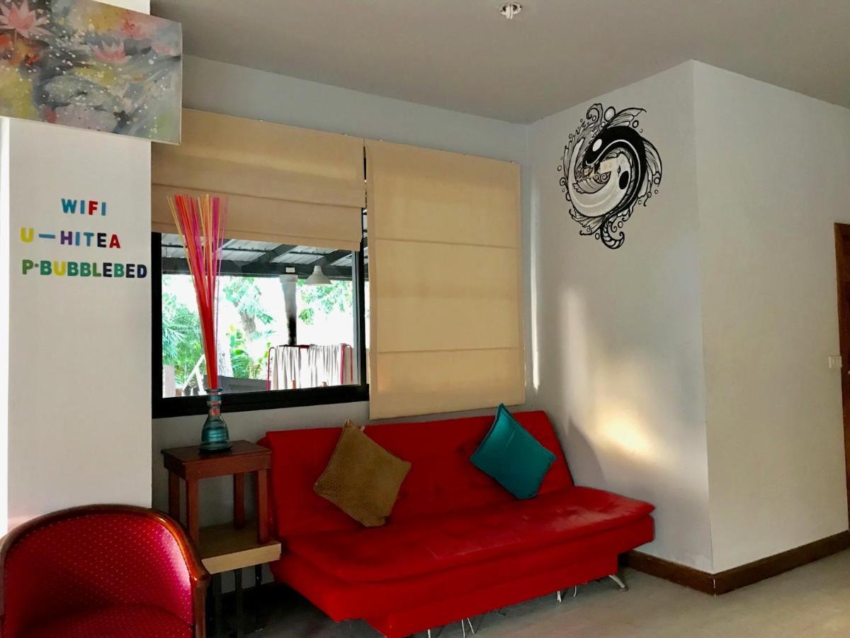 サムイ島 Hiranyika Cafe & Bedホステル エクステリア 写真