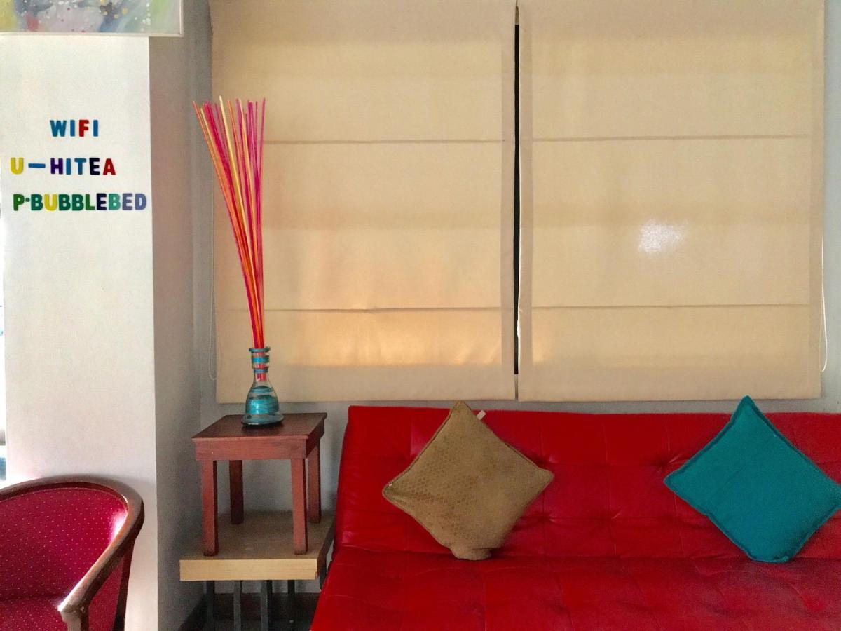 サムイ島 Hiranyika Cafe & Bedホステル エクステリア 写真
