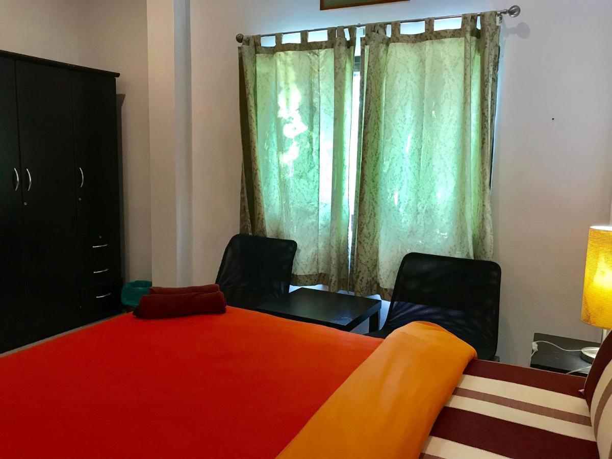 サムイ島 Hiranyika Cafe & Bedホステル エクステリア 写真