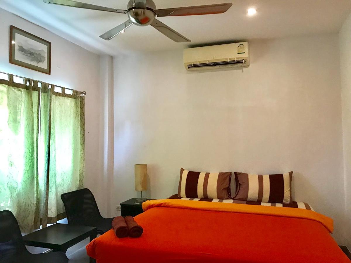 サムイ島 Hiranyika Cafe & Bedホステル エクステリア 写真