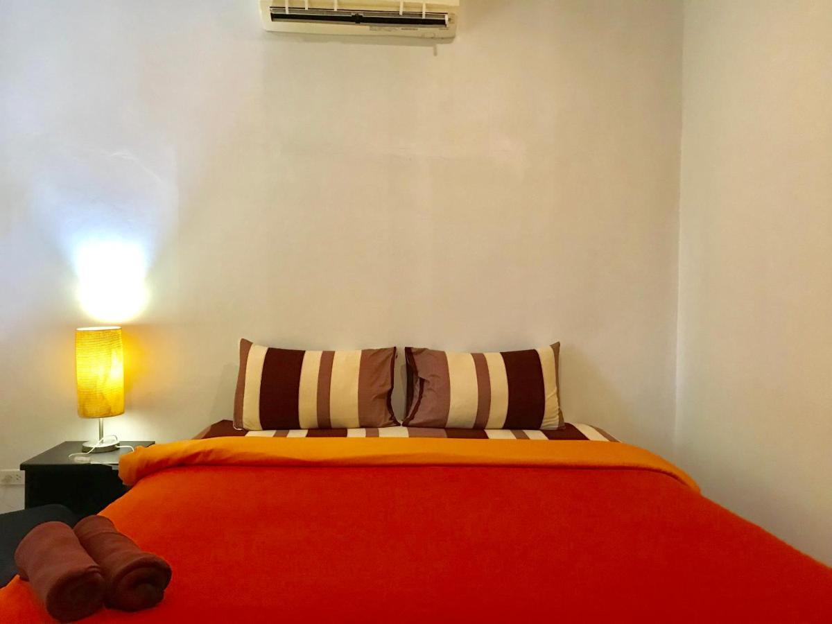 サムイ島 Hiranyika Cafe & Bedホステル エクステリア 写真