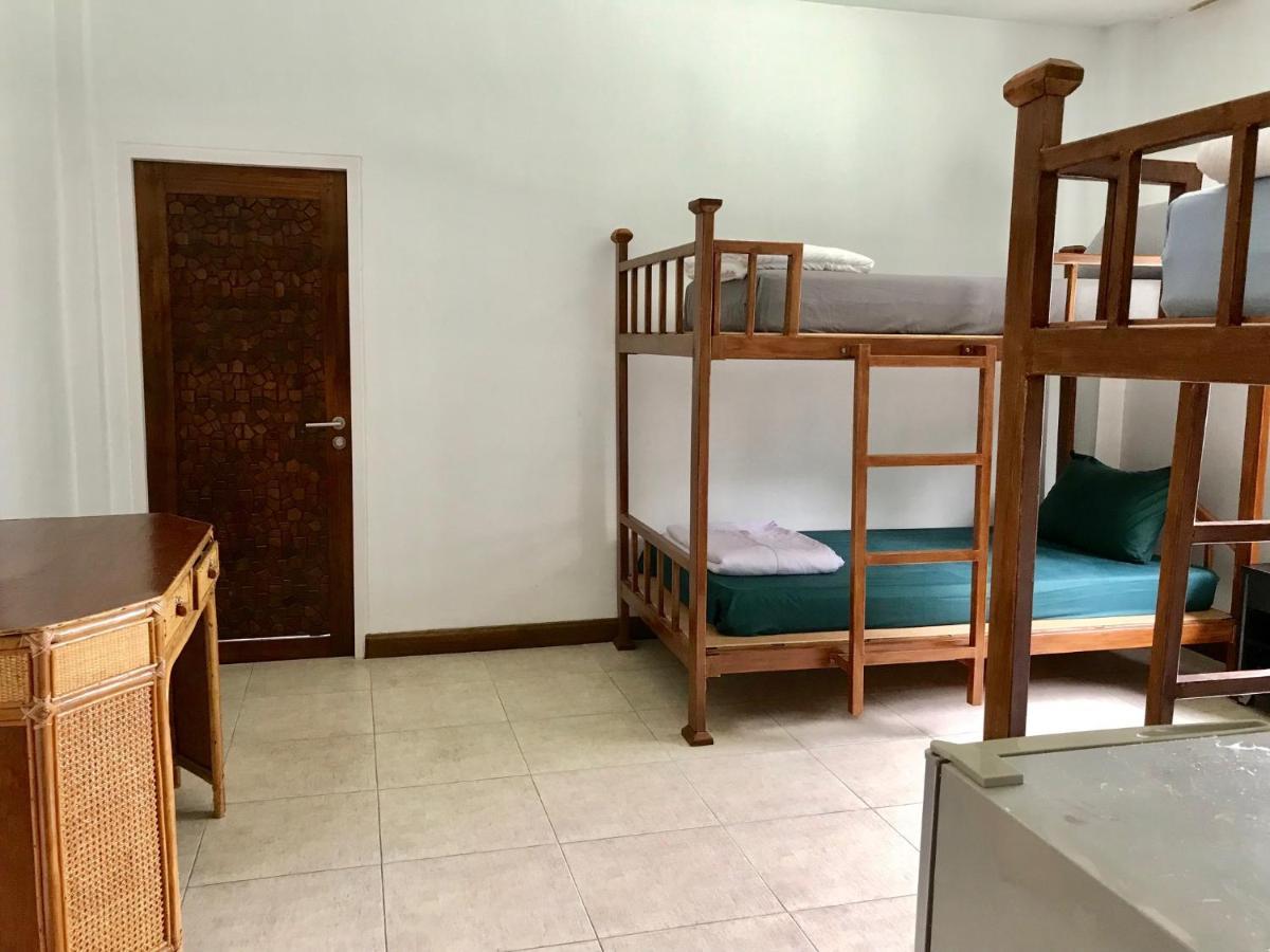 サムイ島 Hiranyika Cafe & Bedホステル エクステリア 写真