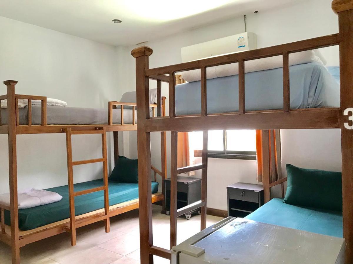サムイ島 Hiranyika Cafe & Bedホステル エクステリア 写真